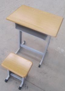 新型课桌椅实物11