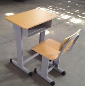 新型课桌椅实物15